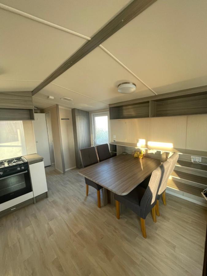 Delightful 6 Berth Holiday Home With Decking Area Chichester Kültér fotó