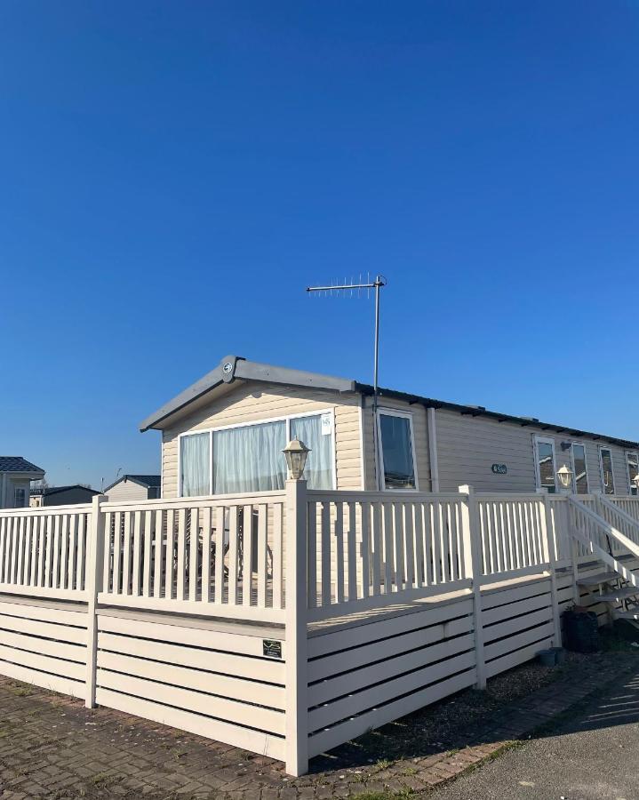 Delightful 6 Berth Holiday Home With Decking Area Chichester Kültér fotó