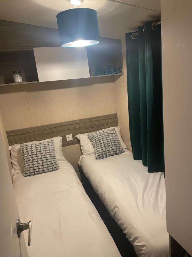 Delightful 6 Berth Holiday Home With Decking Area Chichester Kültér fotó